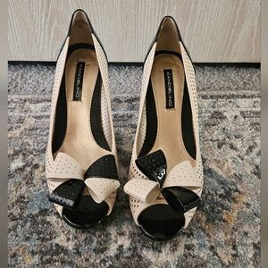 Bandolino Women's Black and Cream Peep Toe Heels